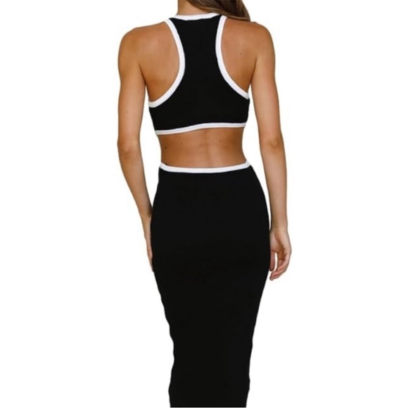 NWOT BLACK AND WHITE RIBBED DRESS - Picture 3 of 4